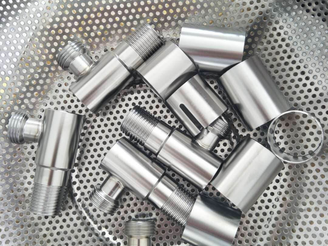 Resin Media Tumbling: Smooth Surface Finishing for Die-Cast Components